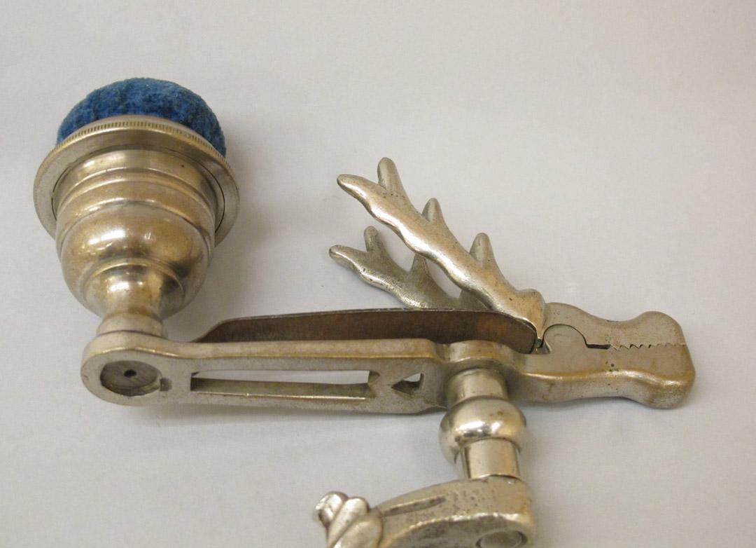 2011.0051.067 underside, Tool (for sewing), Clamp