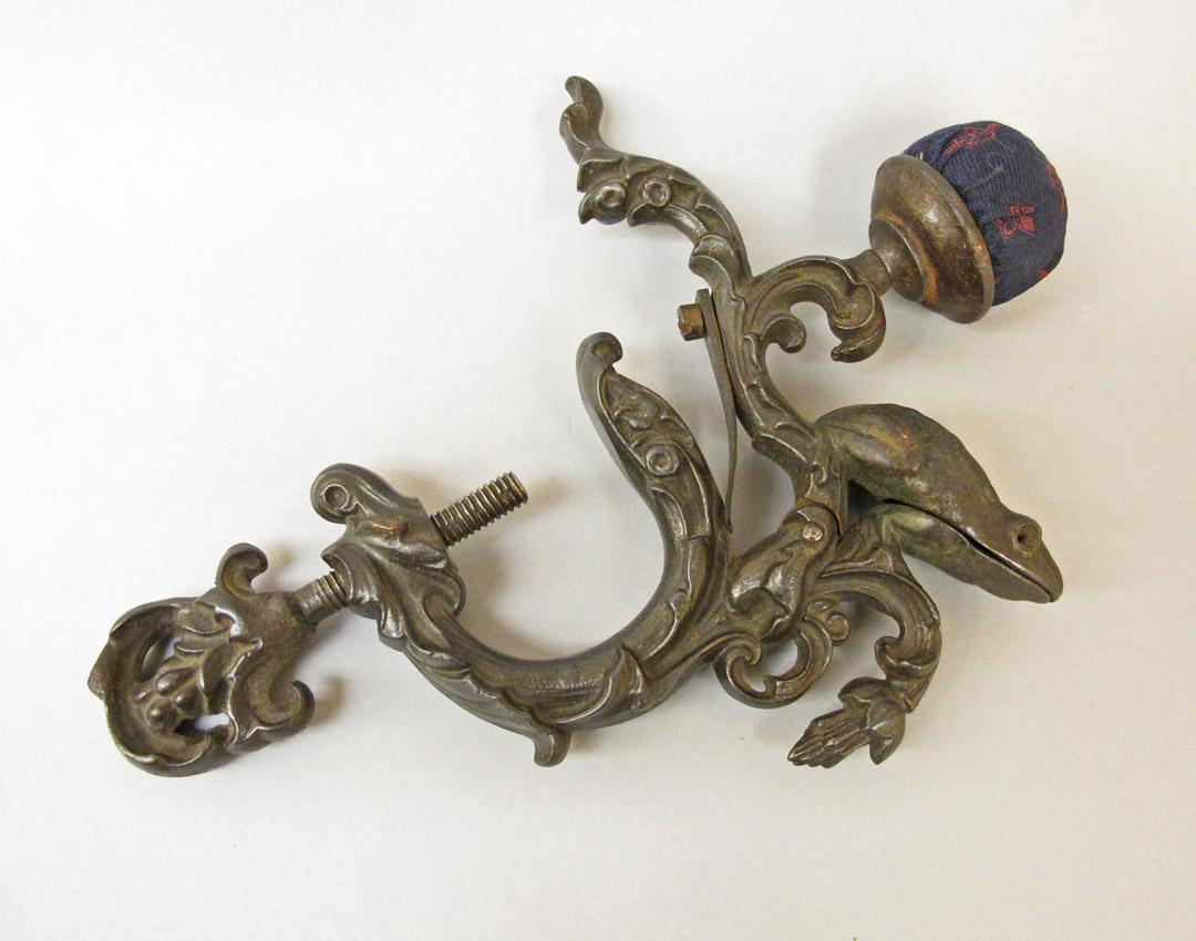 2011.0051.068 Tool (for sewing), Clamp