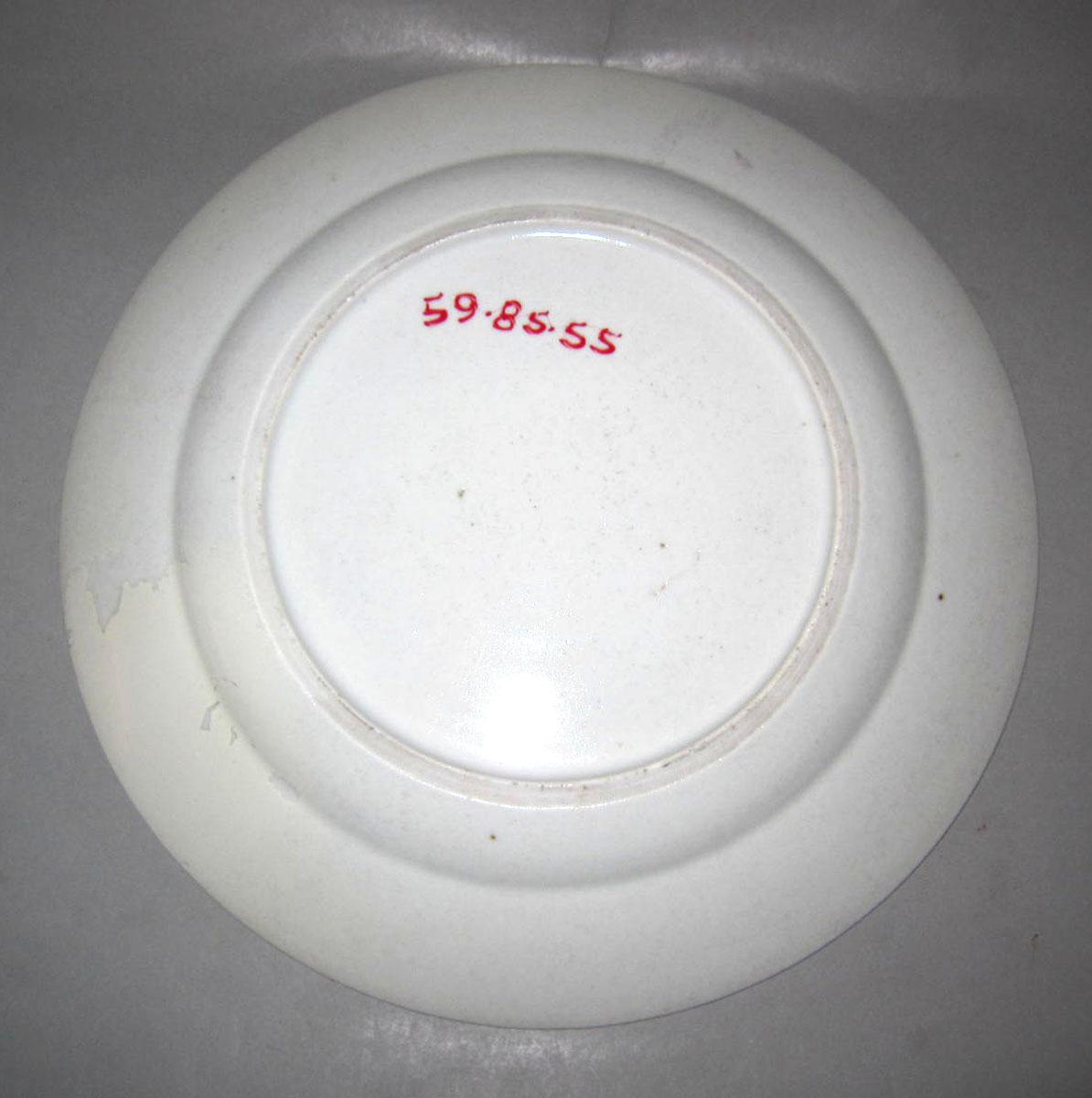 1959.0085.055 Porcelain plate underside