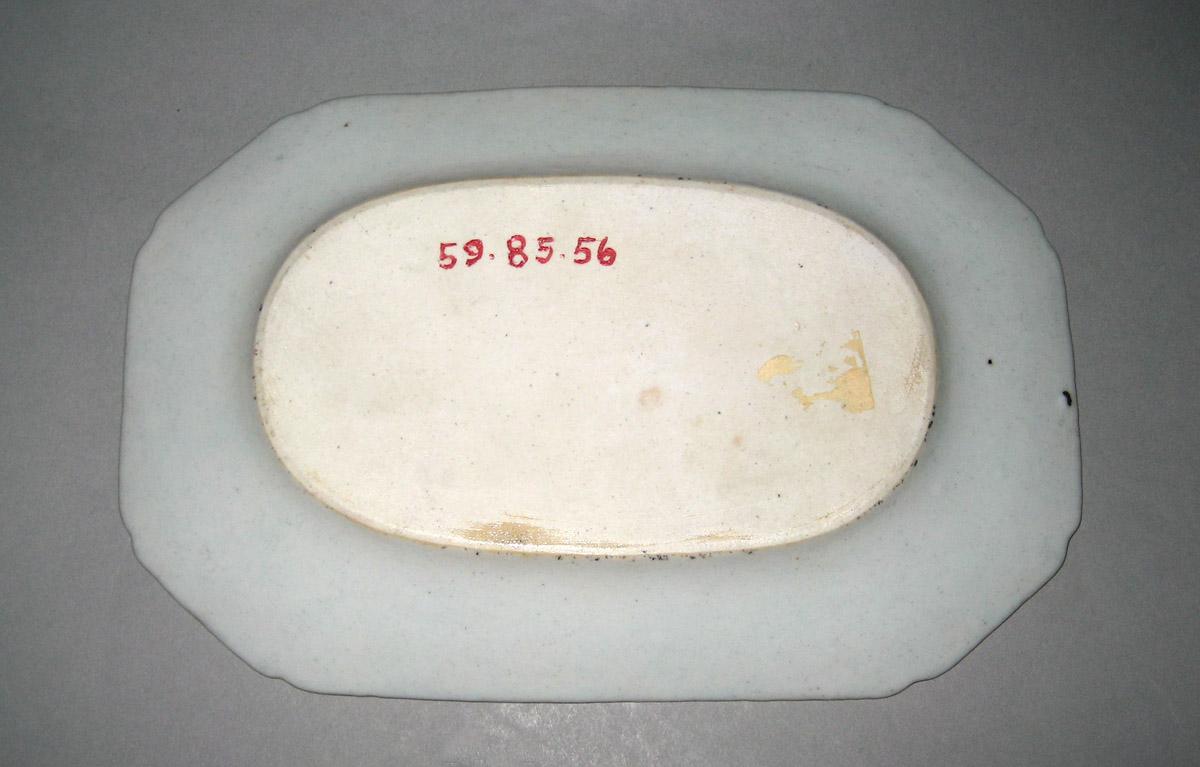 1959.0085.056 Porcelain Dish underside