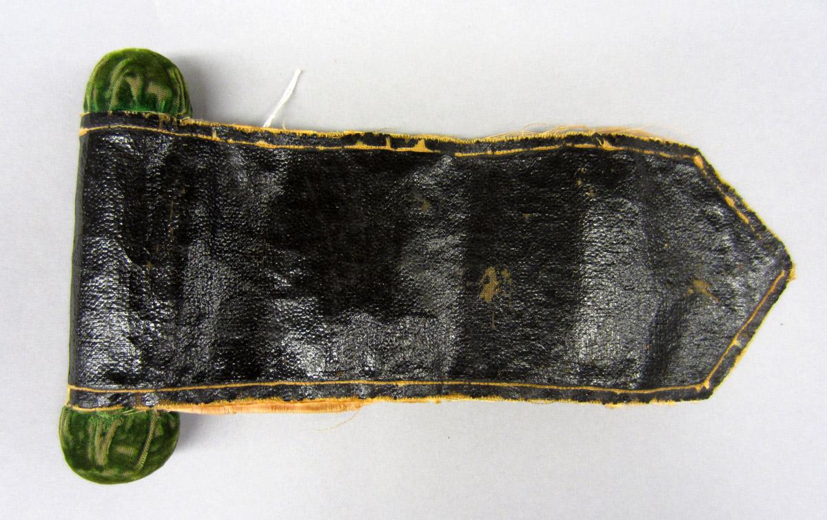 2011.0051.102 Sewing roll, Open