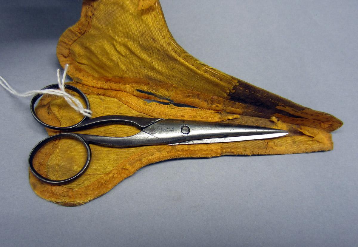 2011.0051.103 Scissors case, Open