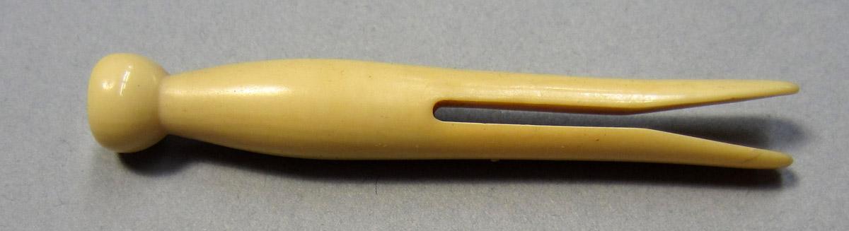 2011.0051.111 Clothespins case, Pin