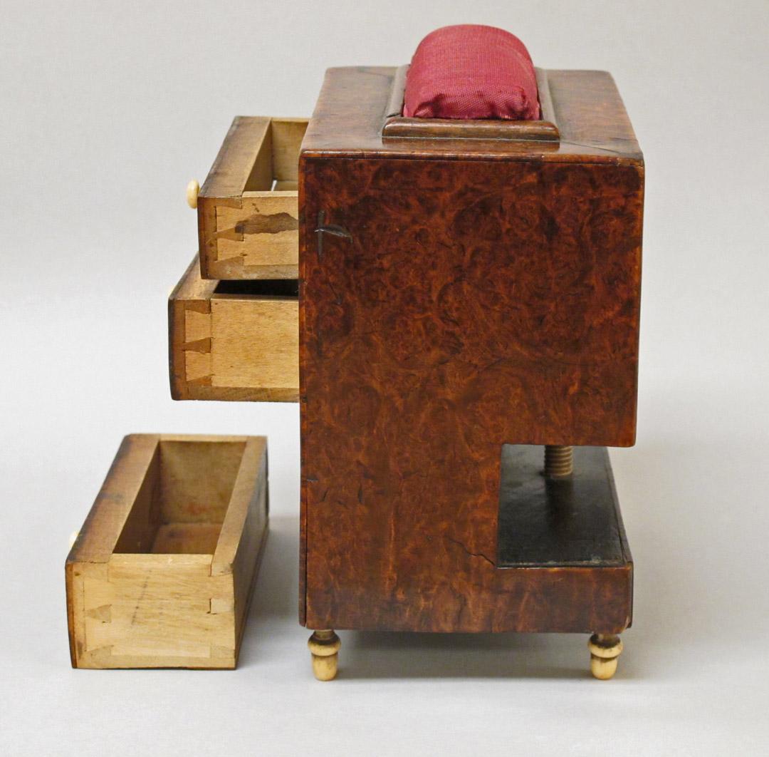 2011.0051.112 side, Tool (for sewing), Work Box
