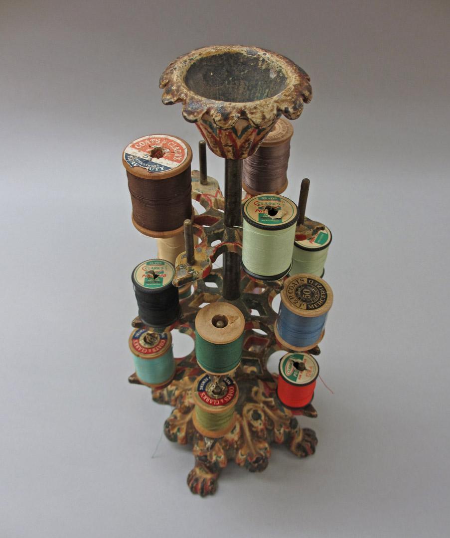 2011.0051.114 above, Tool (for sewing), Thread holder