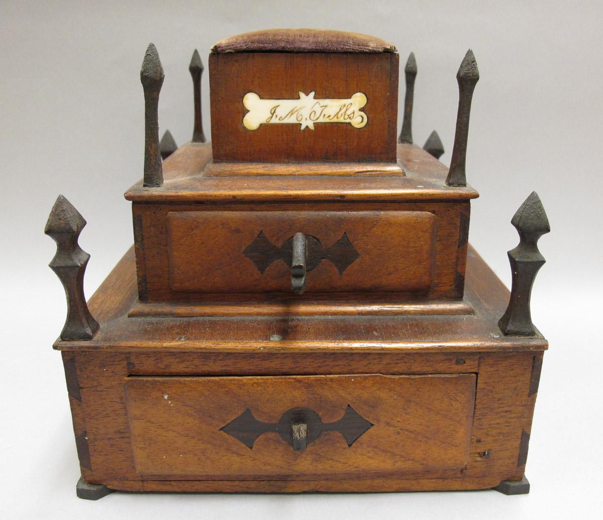 2011.0051.118 Sewing box, Overall 1
