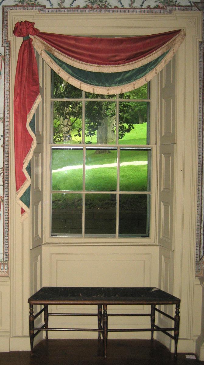 1960.1222.001 window treatment