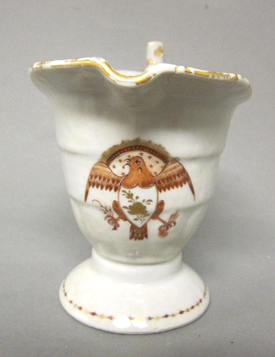 1959.0085.068 Porcelain cream pot medallion