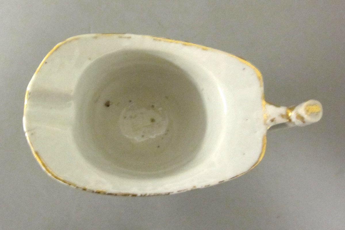 1959.0085.068 Porcelain cream pot top