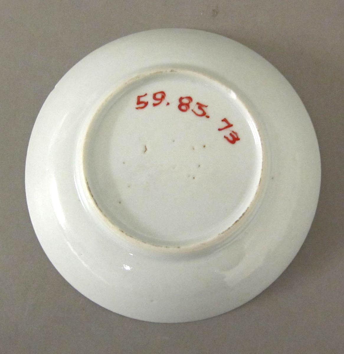 1959.0085.073 Porcelain saucer underside