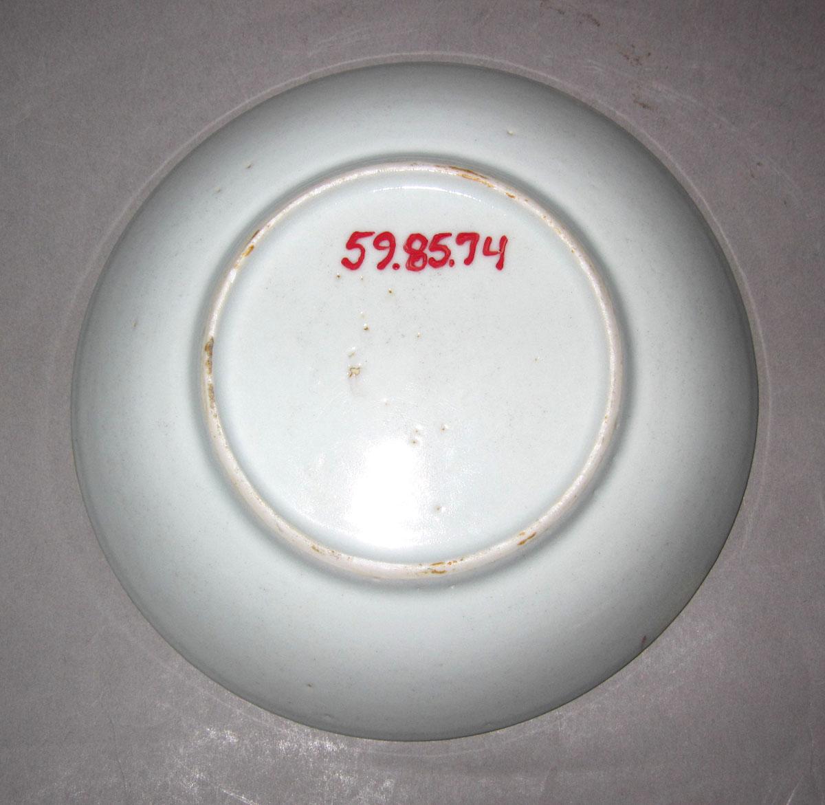 1959.0085.074 Porcelain saucer underside