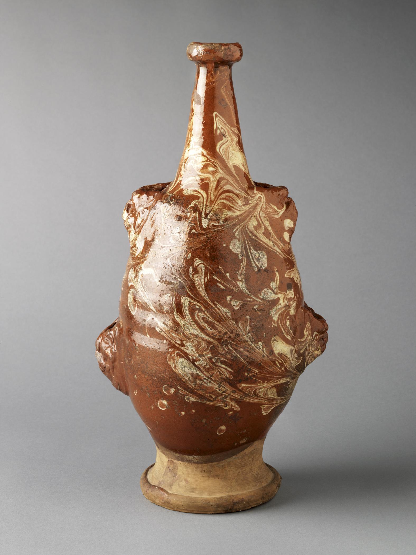 2012.0005 Bottle, view 1