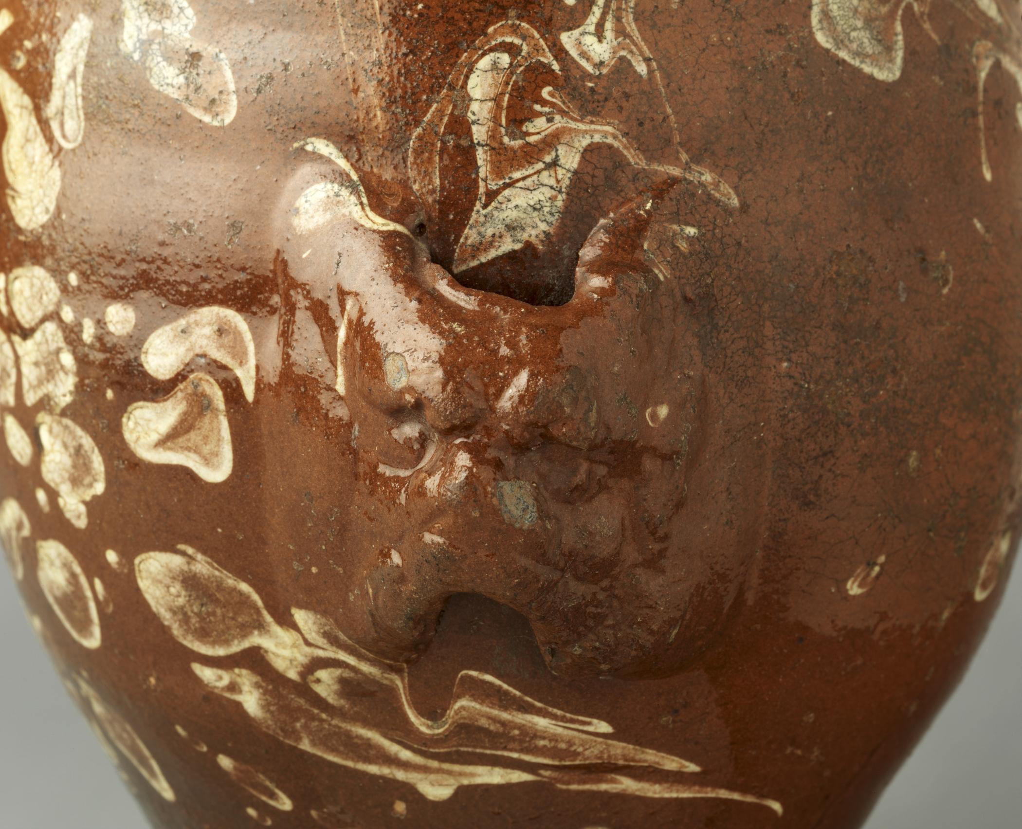 2012.0005 Bottle, detail 1