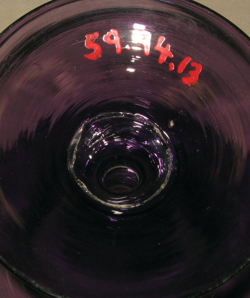 1959.0094.013 Glass pedestal (underside)