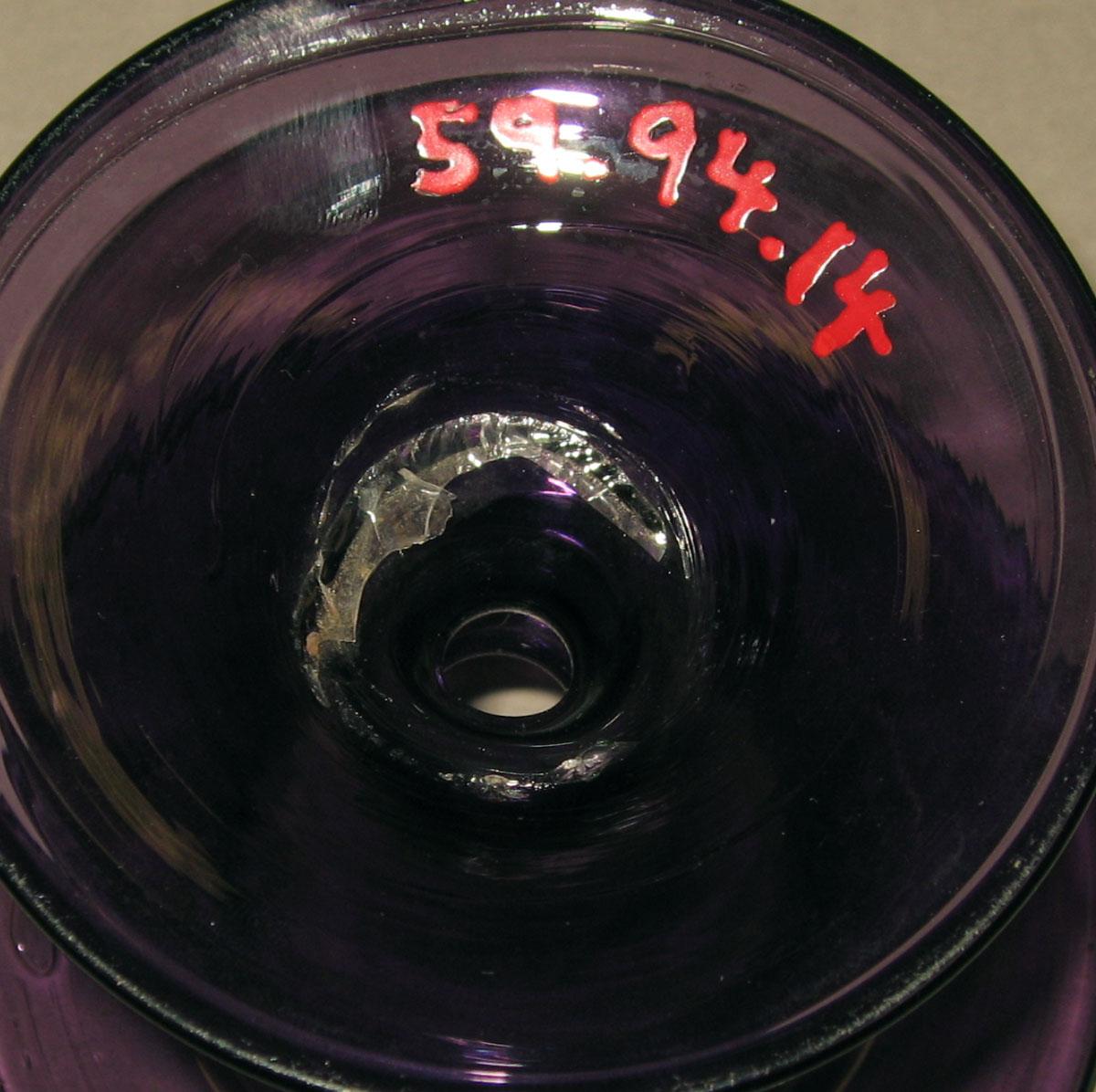 1959.0094.014 Glass pedestal (underside)