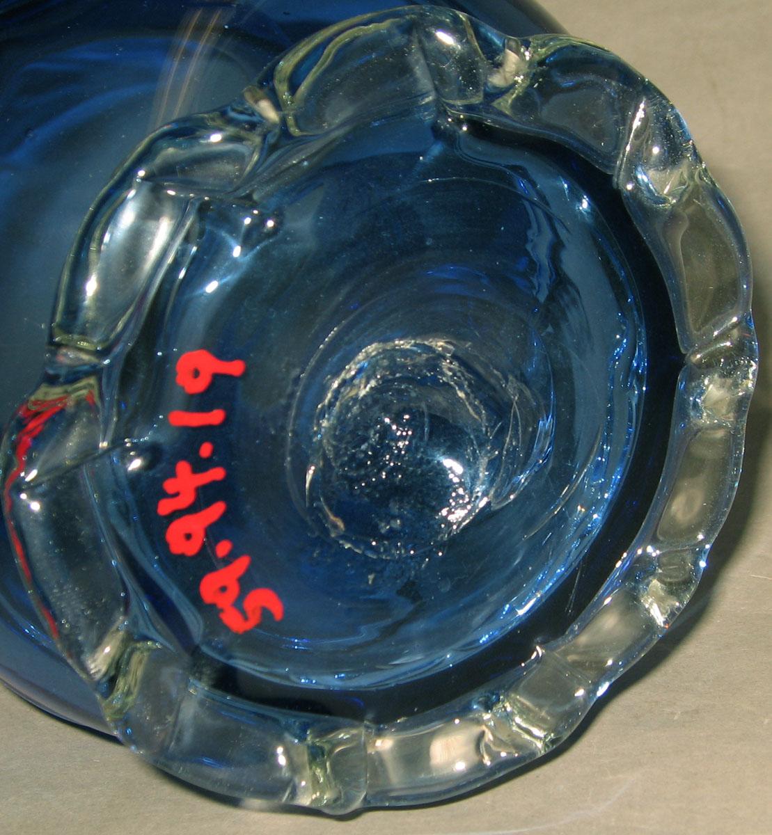 1959.0094.019 Glass jug (underside)