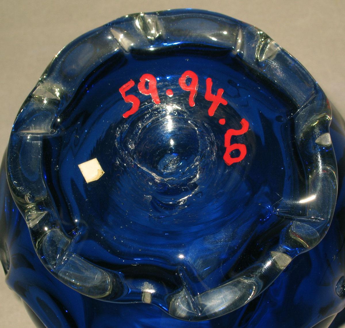 1959.0094.020 Glass bowl (underside)