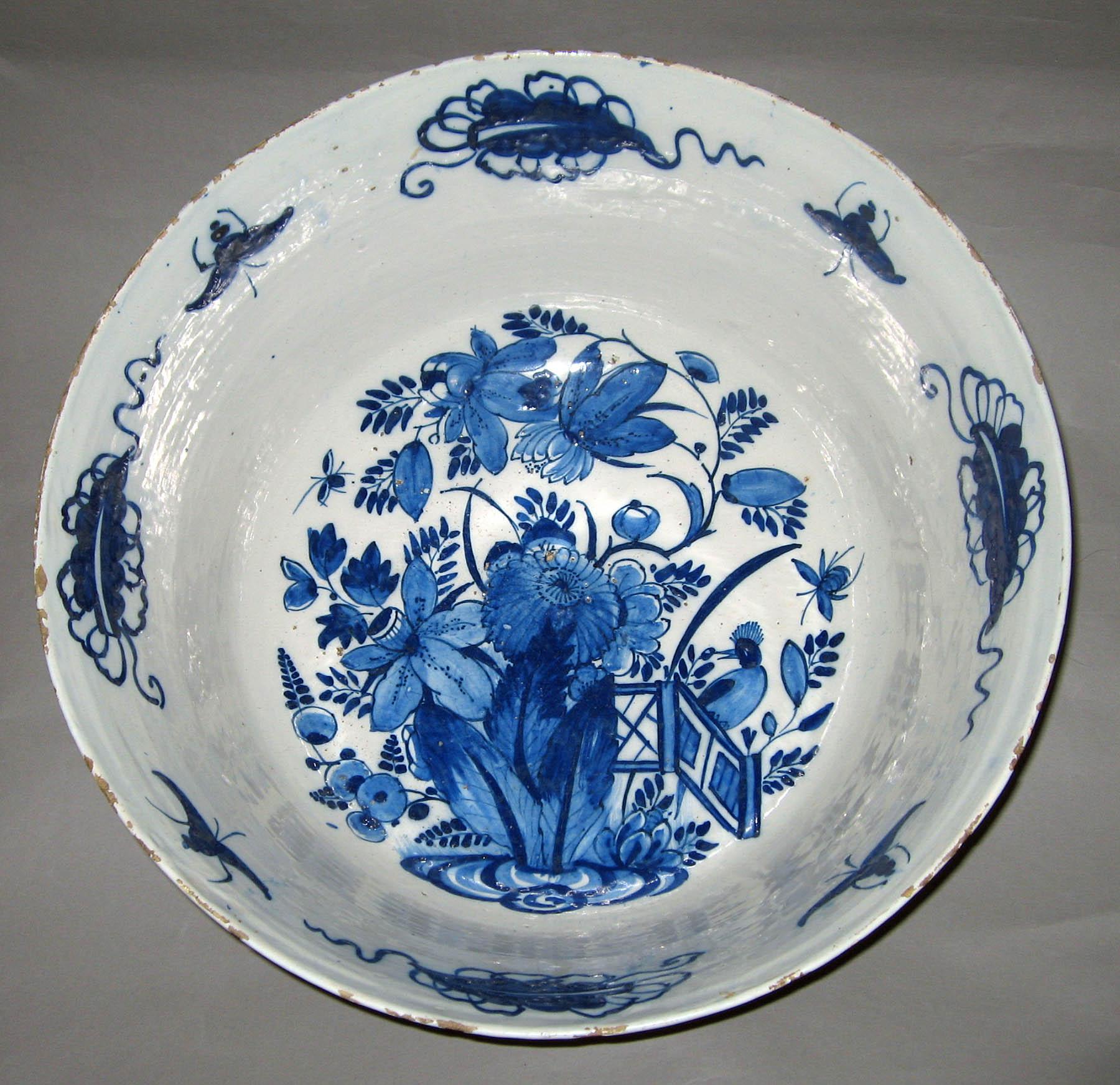 1959.0098.005 Earthenware bowl (interior)