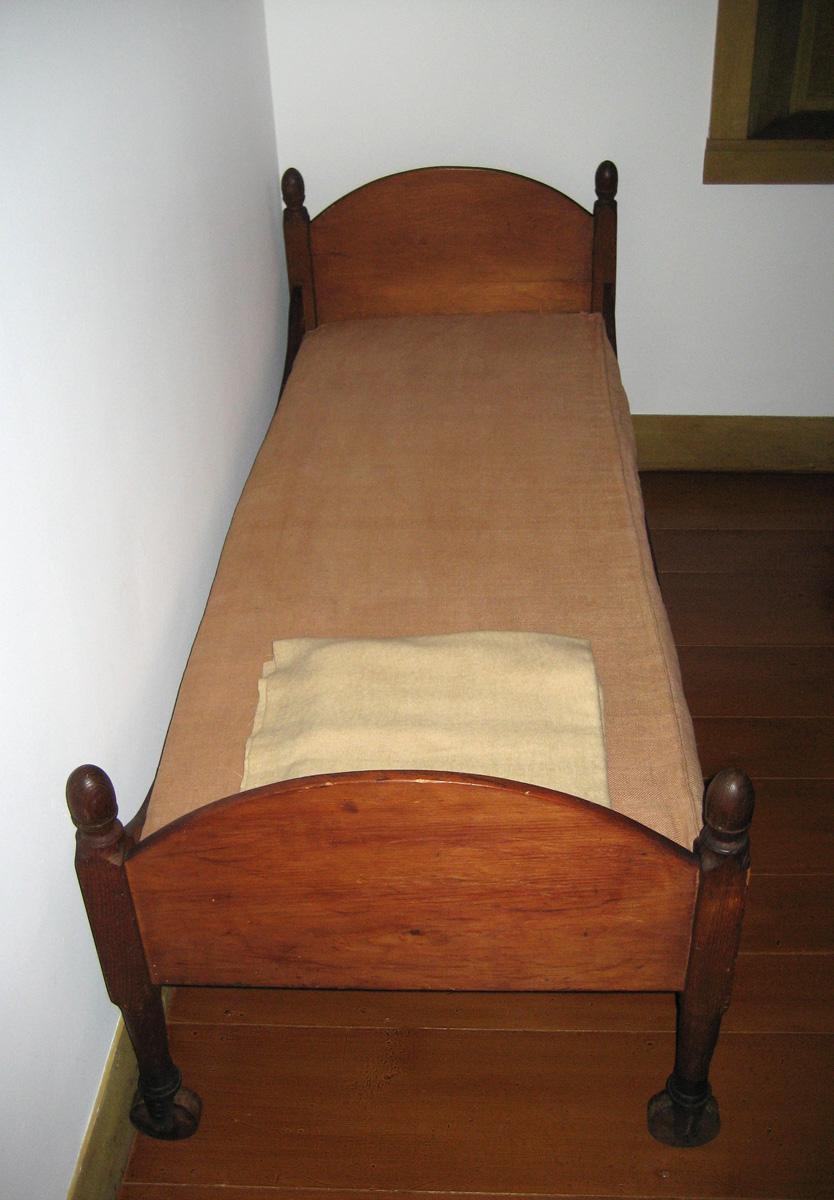 1953.0108.023 mattress cover on 1953.0108.001 bed