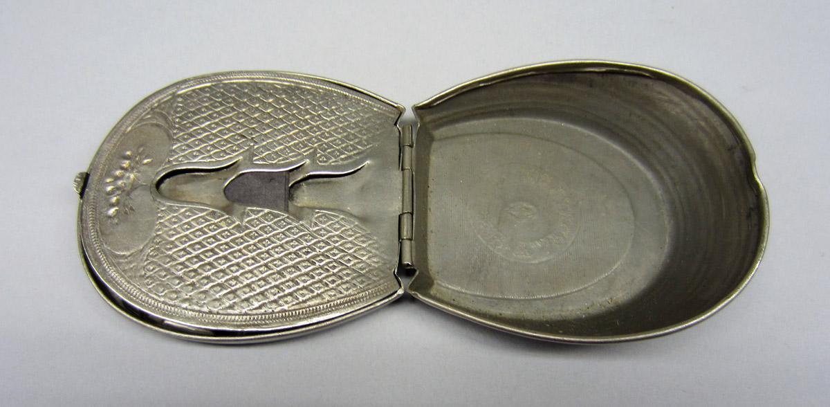 2012.0024.003 Needle case, Open view 2