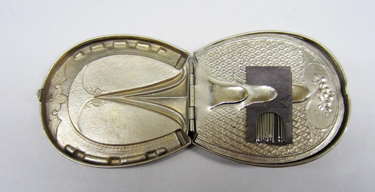 2012.0024.003 Needle case, Open view 1