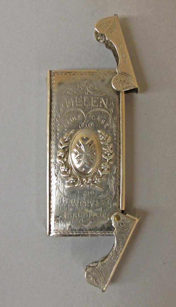 2012.0024.004 open, Tool (for sewing), Needle case