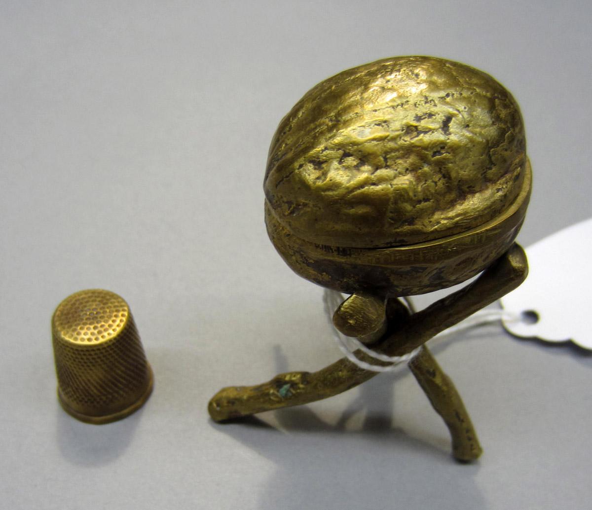 2012.0024.010 A-B Thimble case, Closed