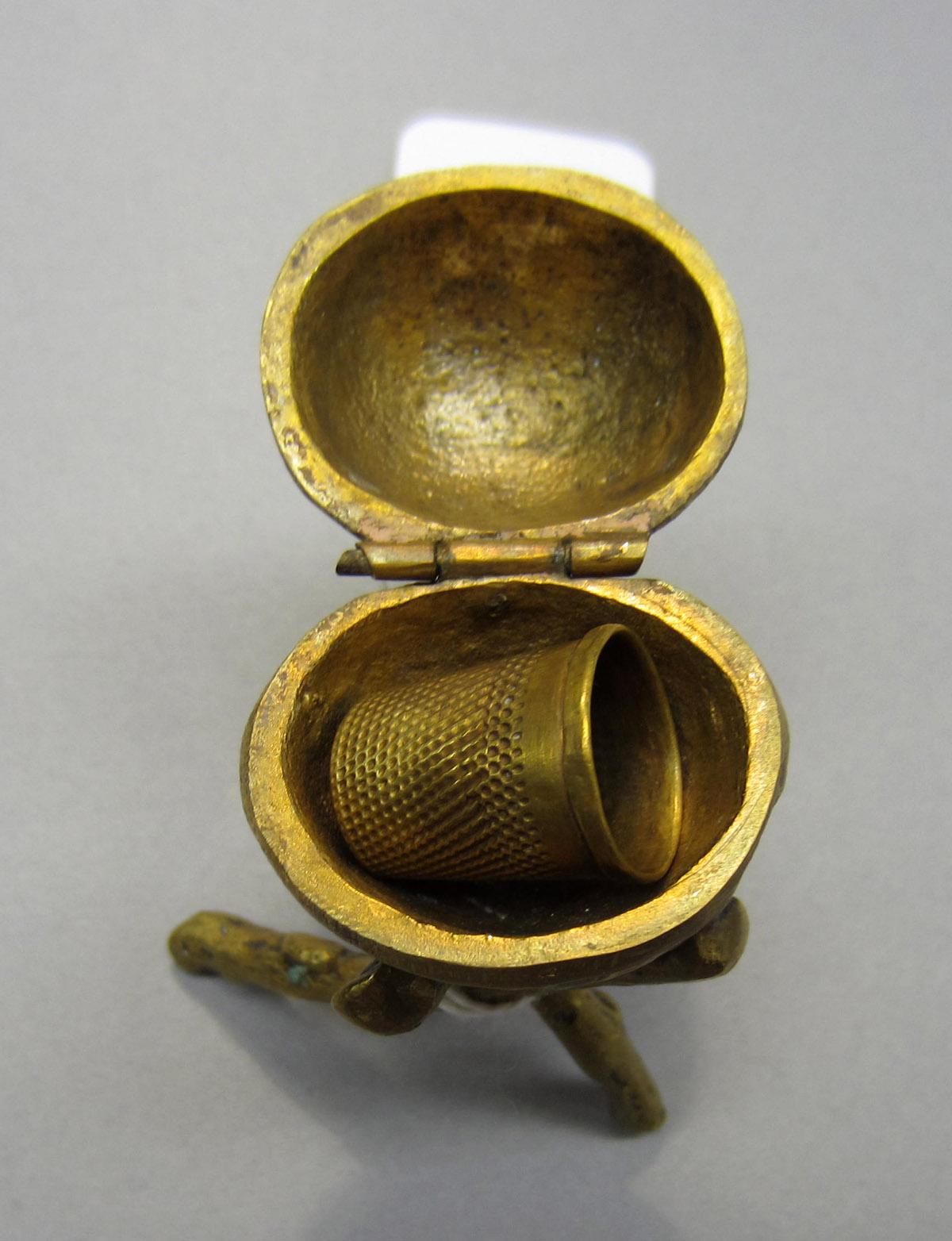 2012.0024.010 A-B Thimble case, Open