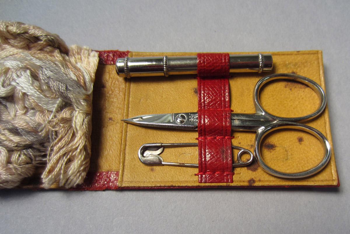 2012.0024.013 A-E Sewing kit, View interior 1