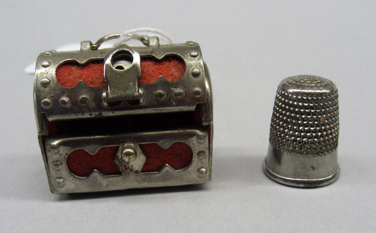 2012.0024.014 A-B Thimble case, View 1
