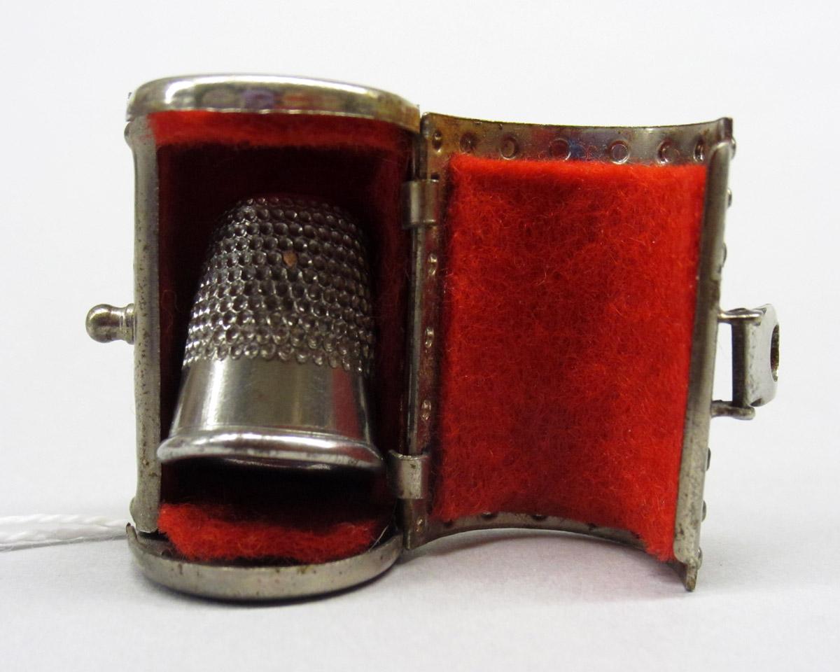 2012.0024.014 A-B Thimble case, Interior