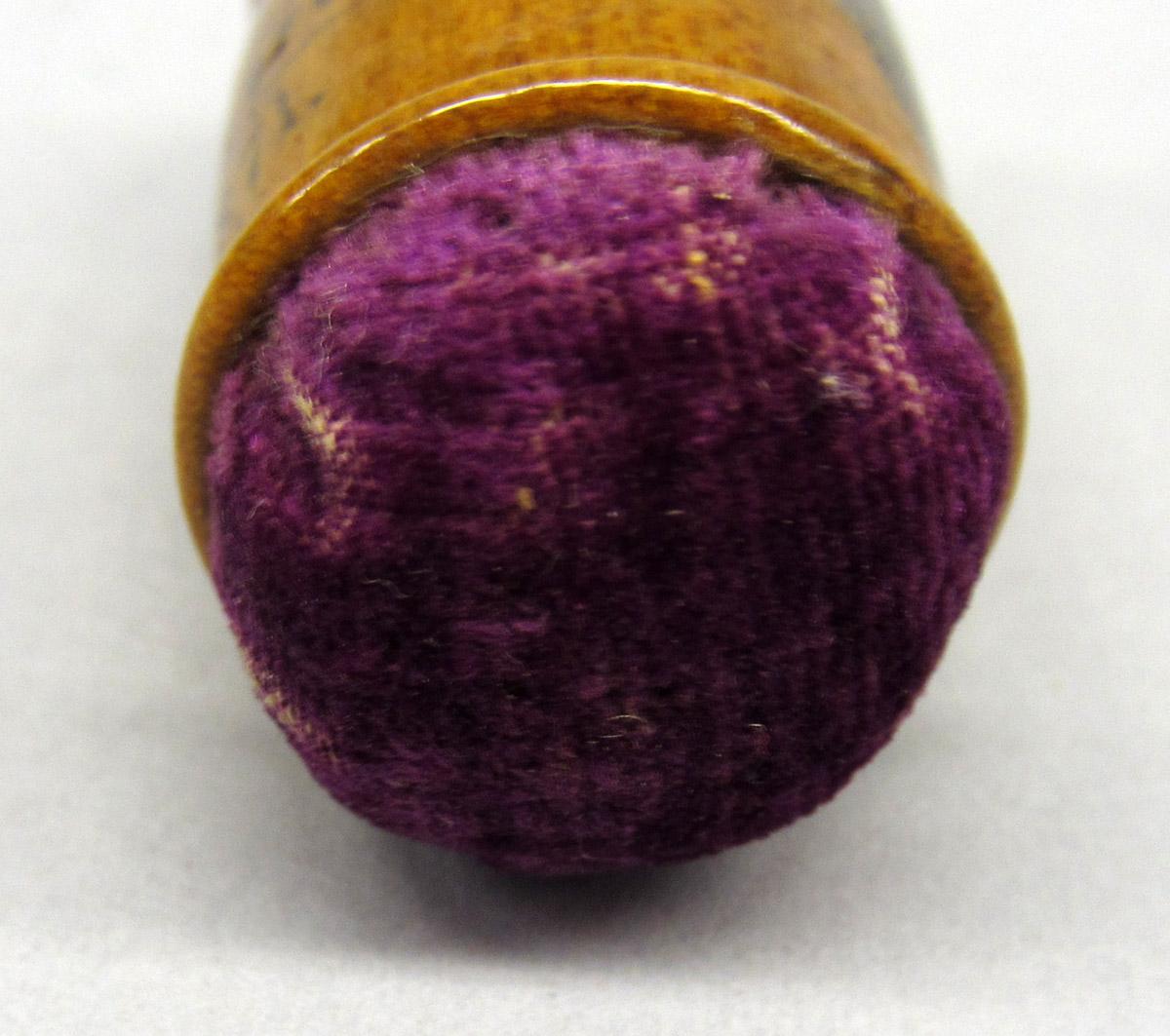 2012.0024.017 Pin cushion, Bottom