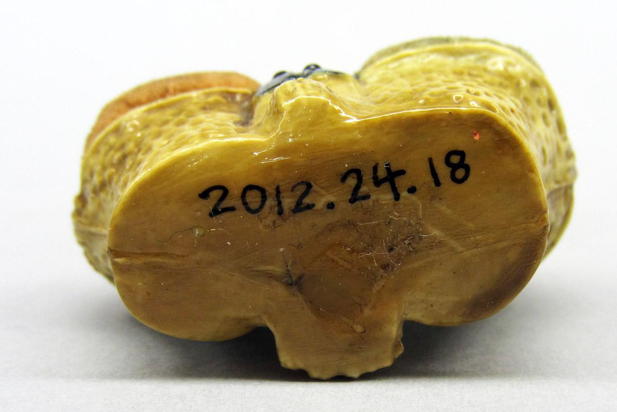 2012.0024.018 Pin cushion, Underside