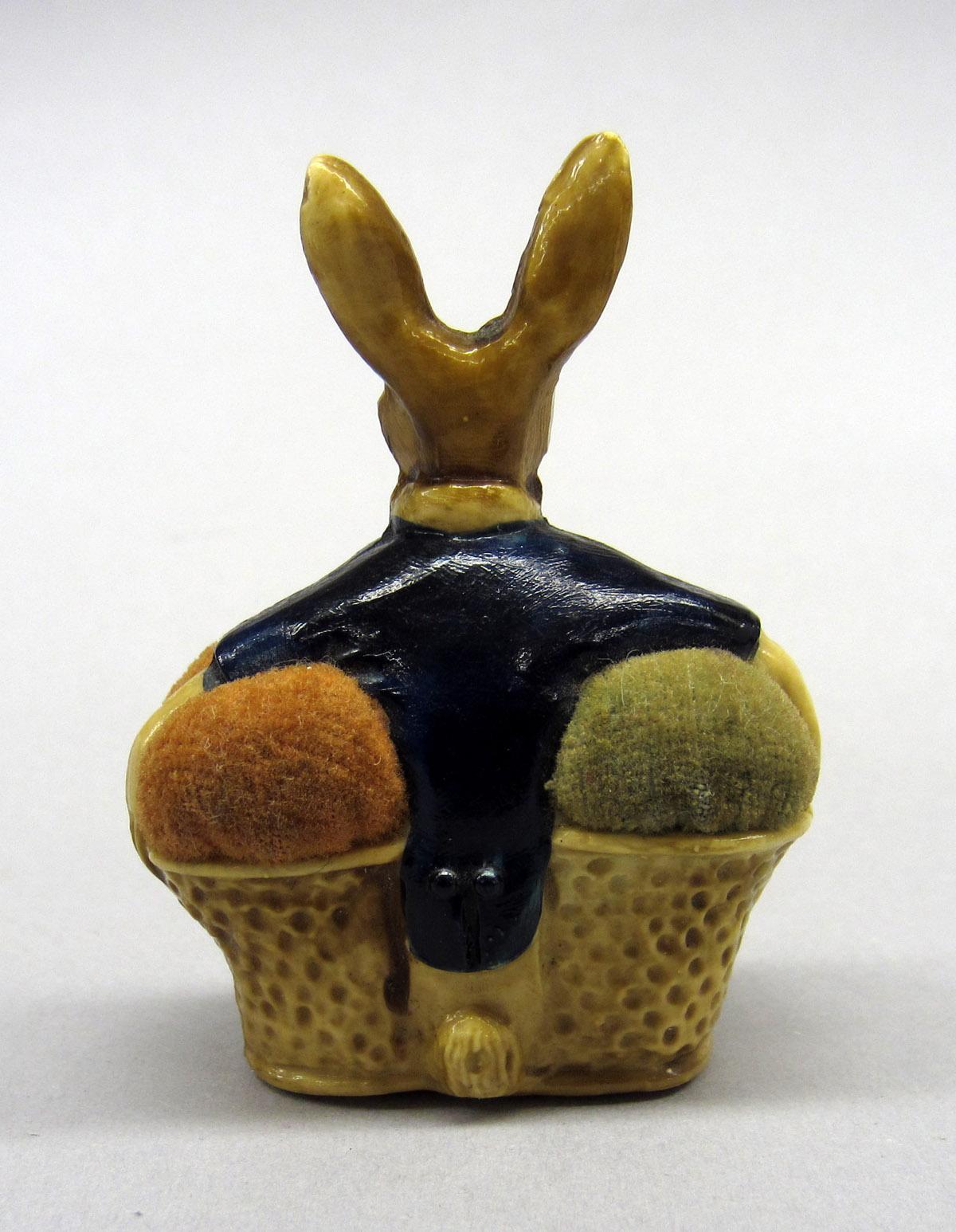 2012.0024.018 Pin cushion, View 2