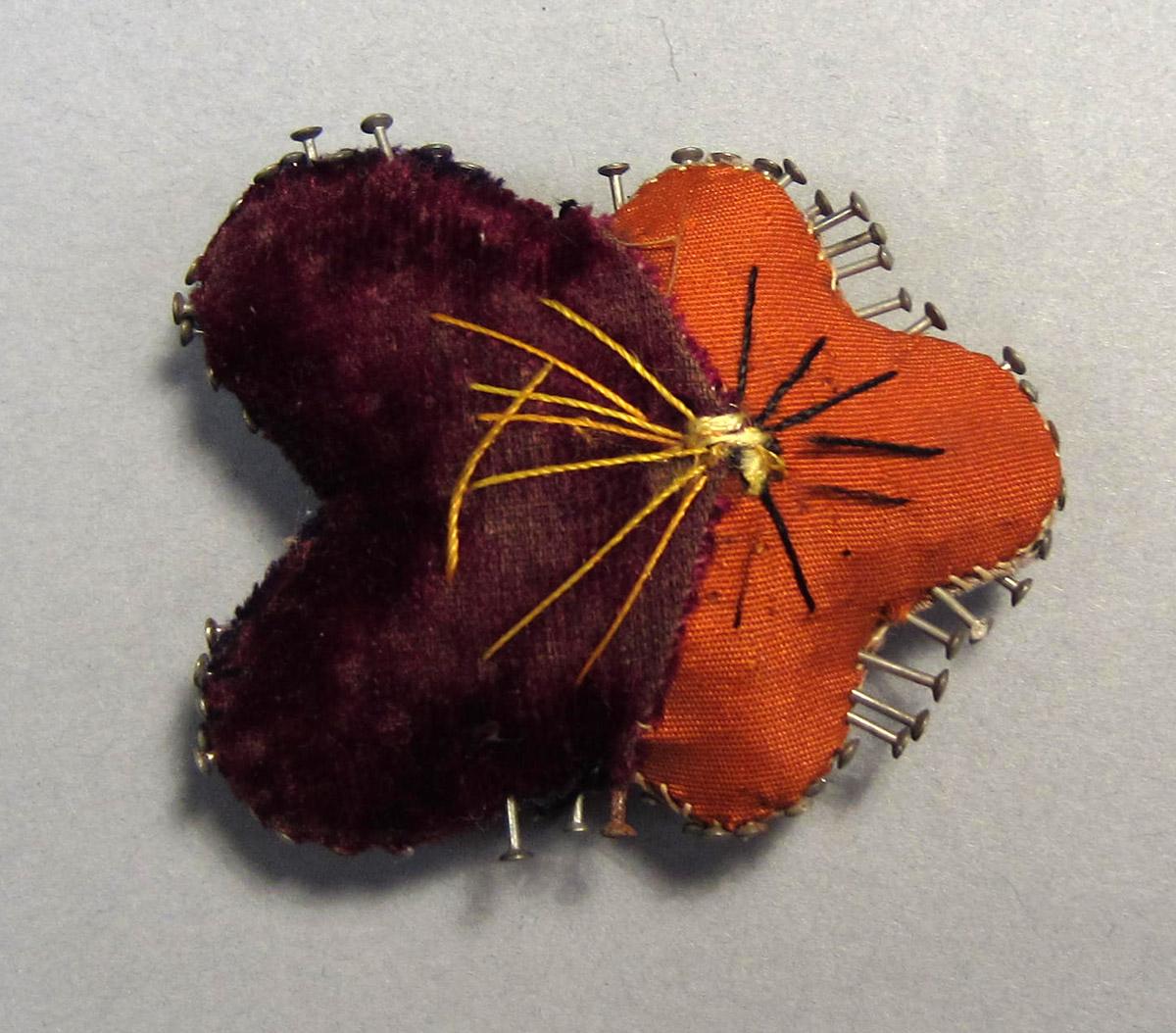2012.0024.019 Pin cushion, View 2