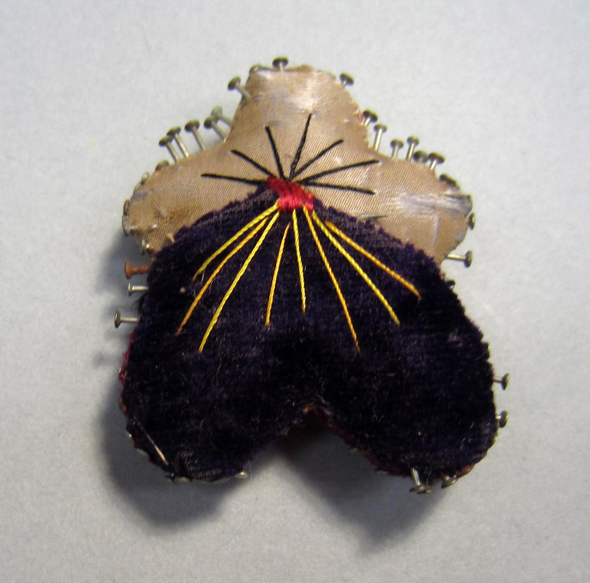 2012.0024.019 Pin cushion, View 1