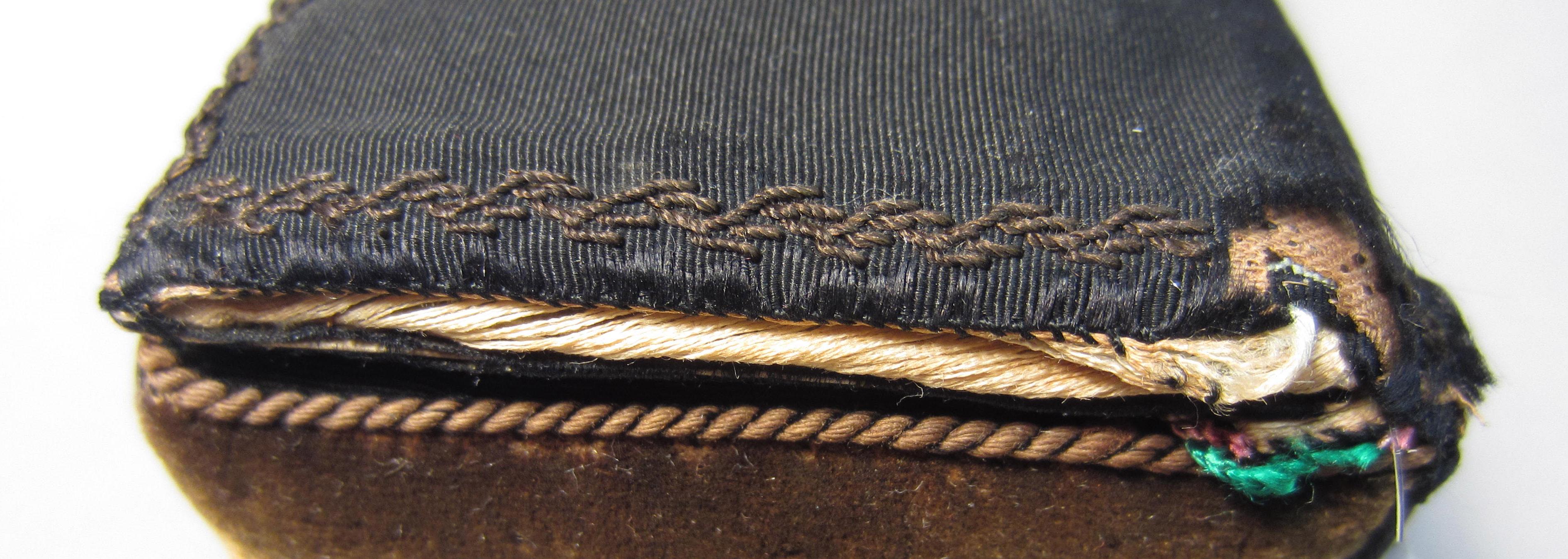 2012.0024.022 A-B Sewing box, Trim detail