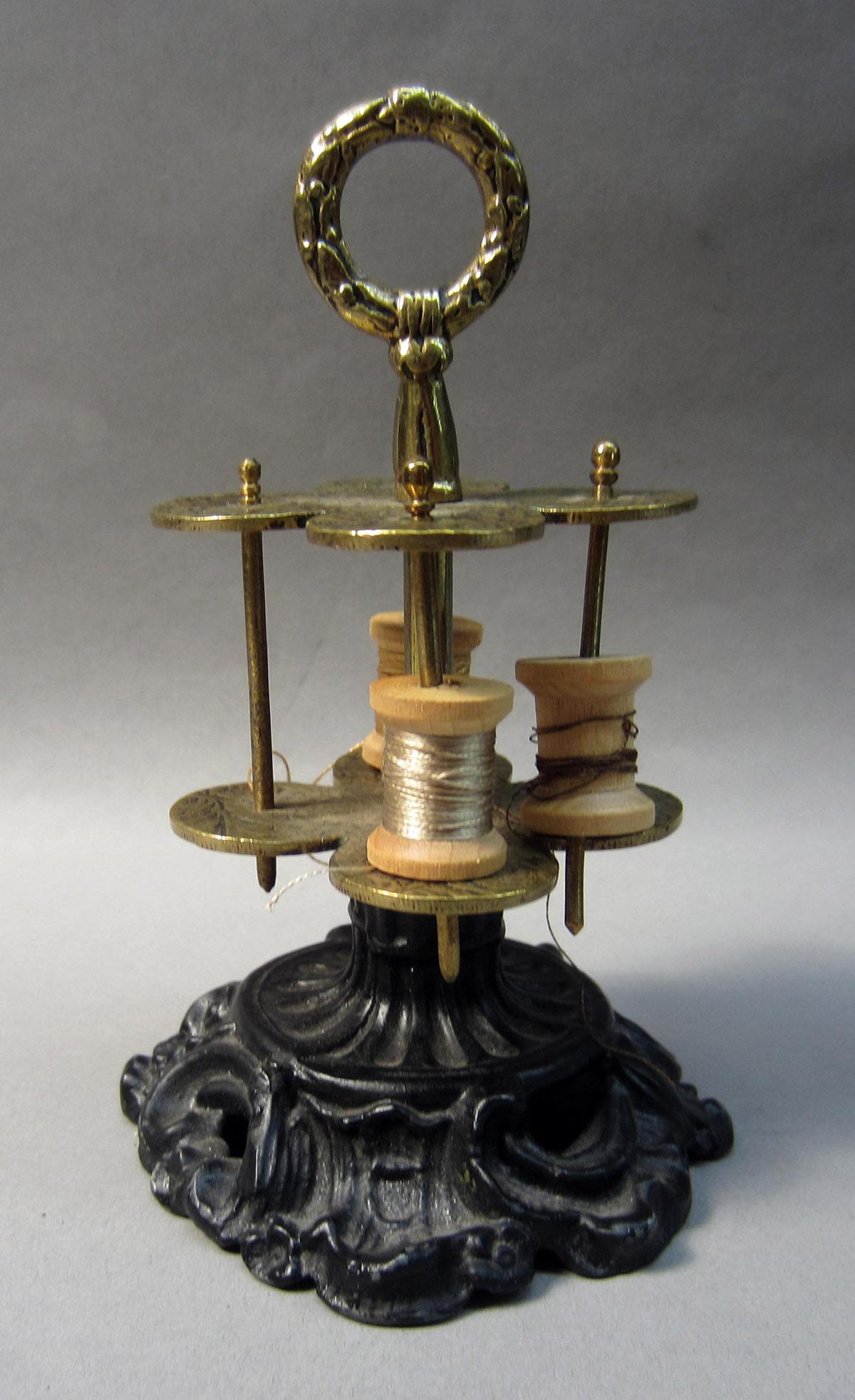 2012.0024.025 Thread holder, View 2
