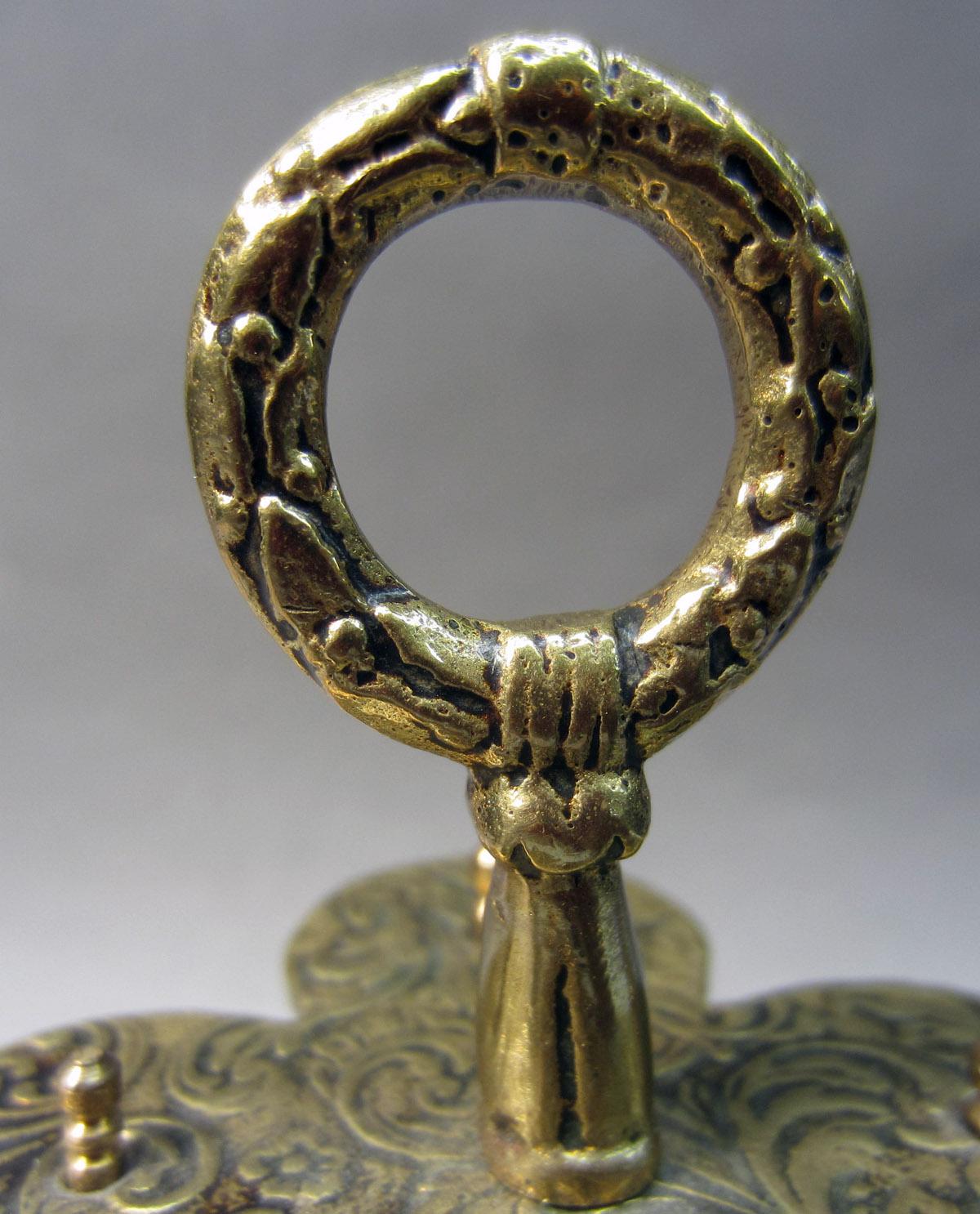 2012.0024.025 Thread holder, Finial