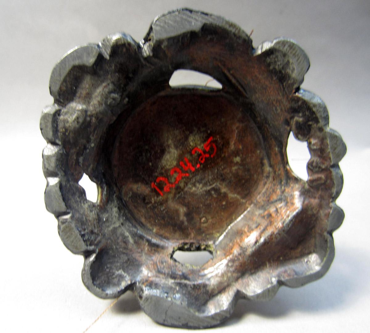 2012.0024.025 Thread holder, Underside