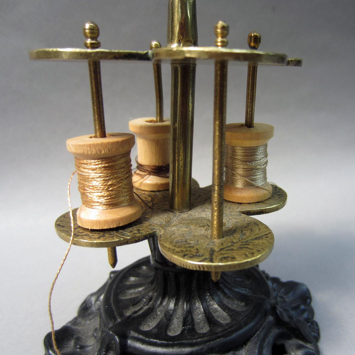 2012.0024.025 Thread holder, Detail