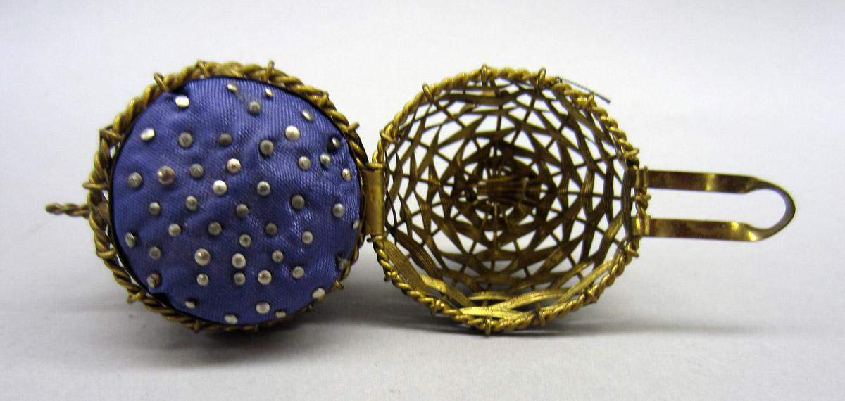 2012.0024.030 Pin cushion, Open