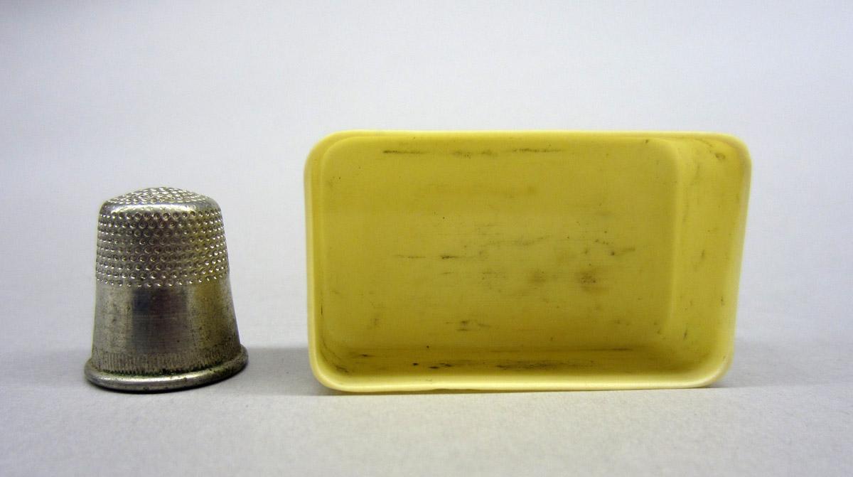 2012.0024.033 A-B Thimble case, Interior 1