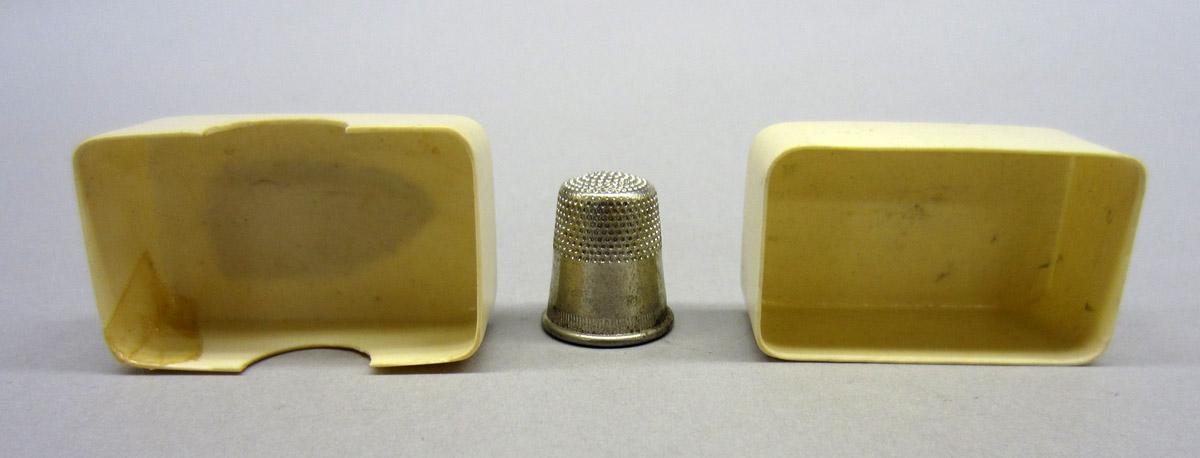 2012.0024.034 Thimble case, Interior 2