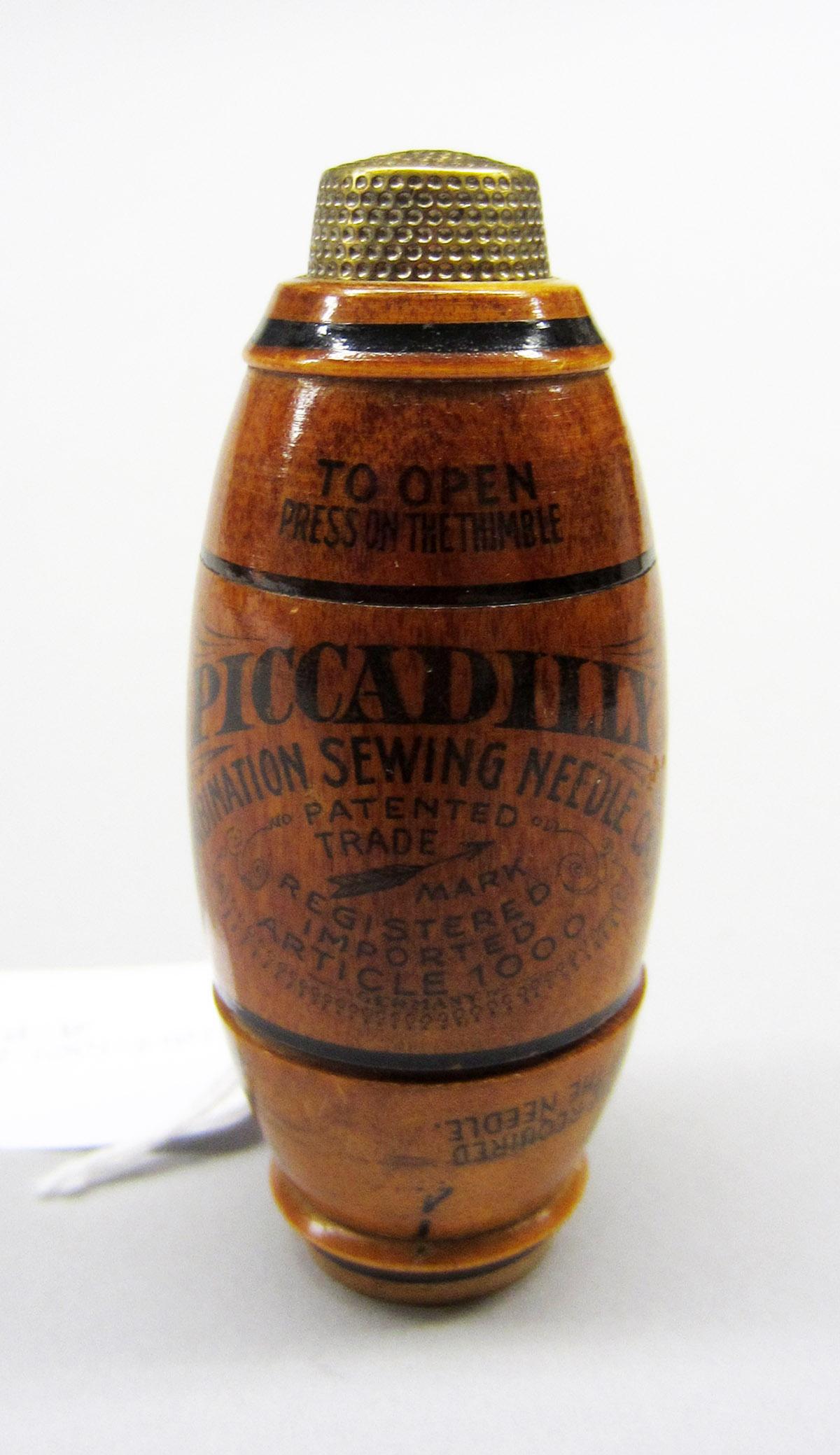2012.0024.035 A-E Needle and thimble case, Top