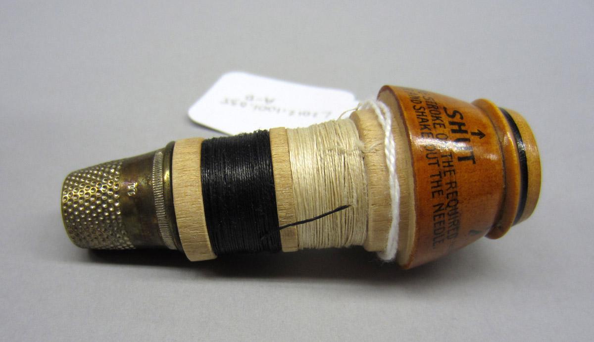 2012.0024.035 A-E  Needle and thimble case, Thread holder