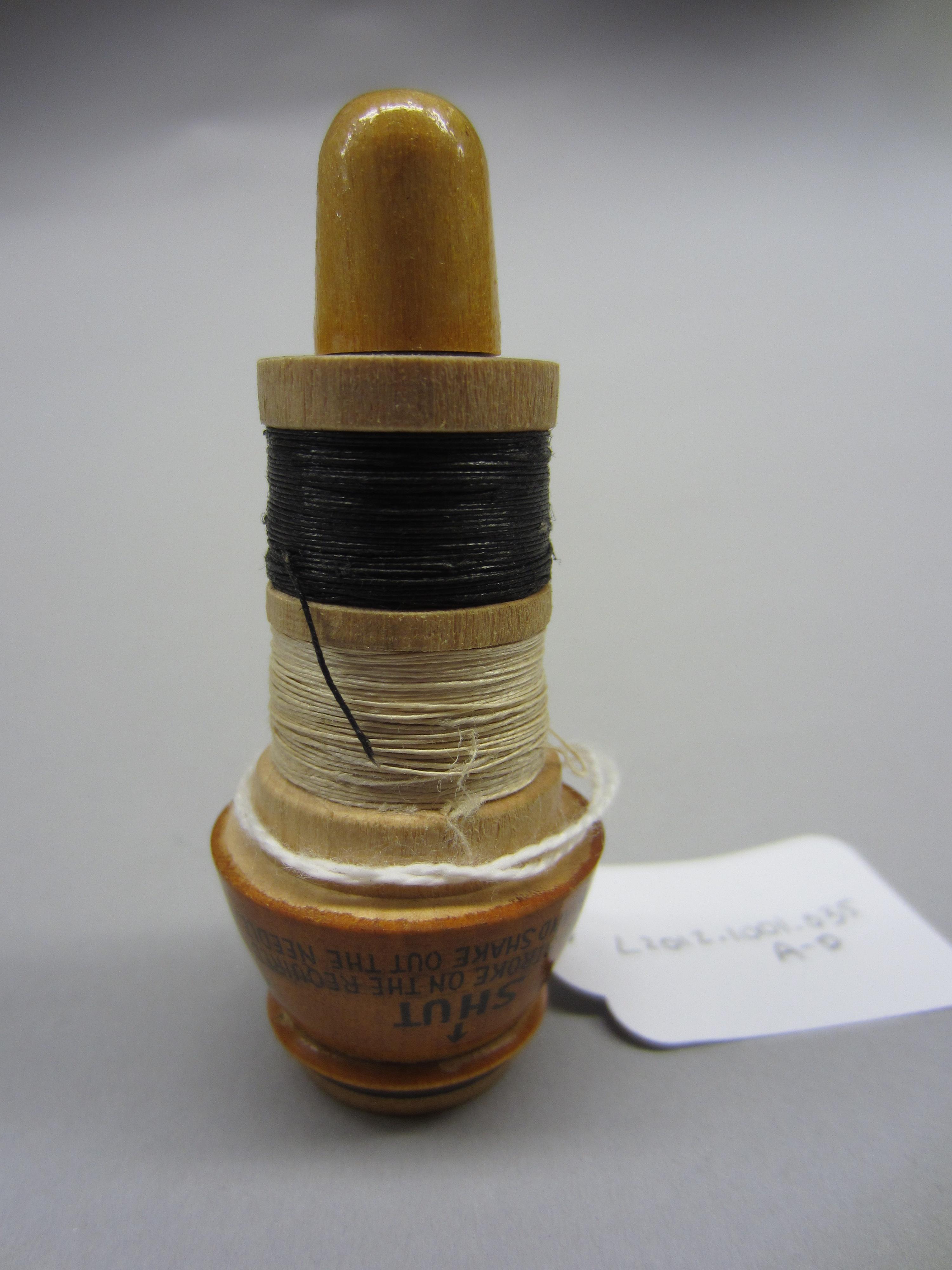 2012.0024.035 A-E Needle and thimble case, Interior 2