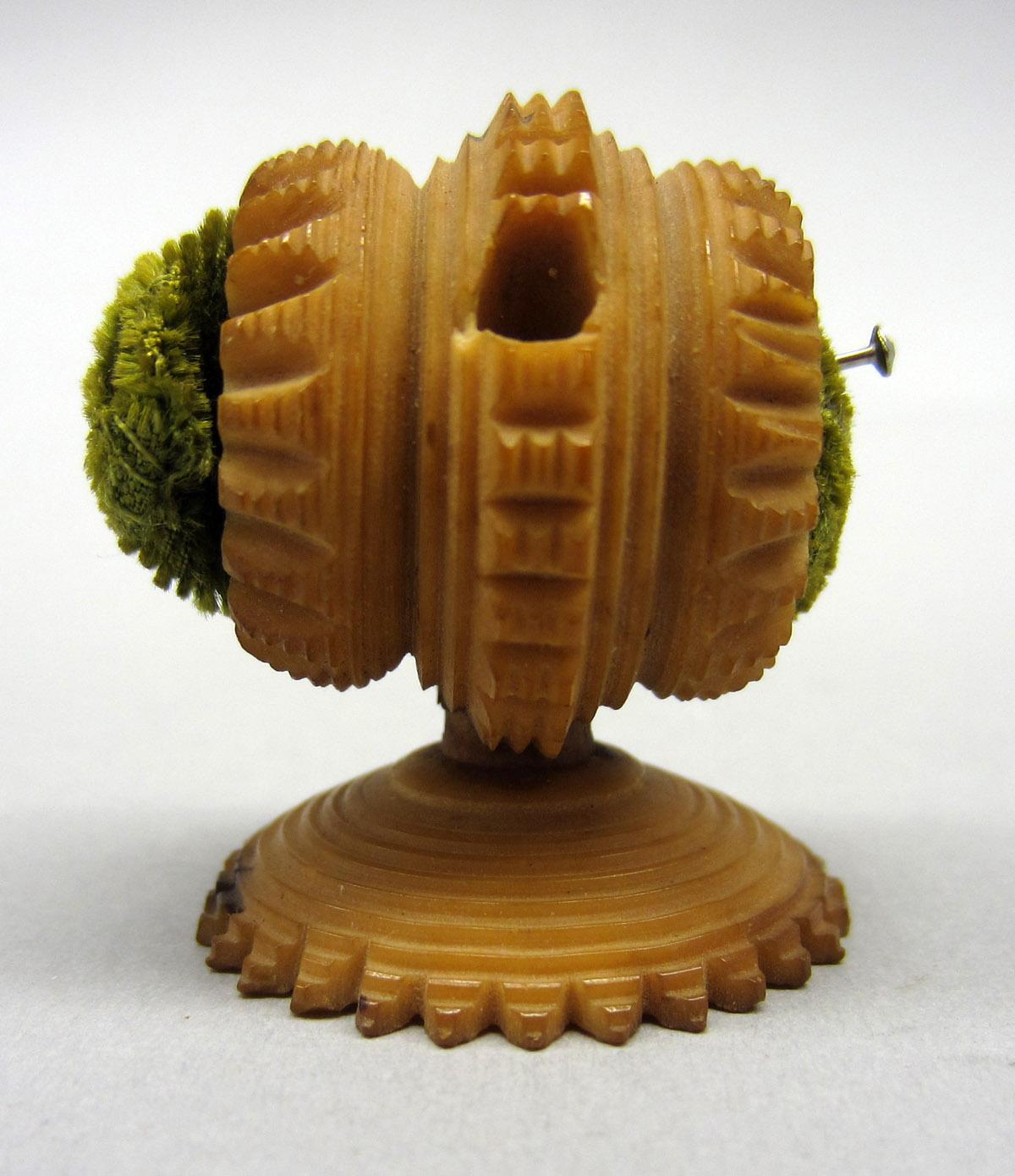 2012.0024.039 Pin cushion, Side 2