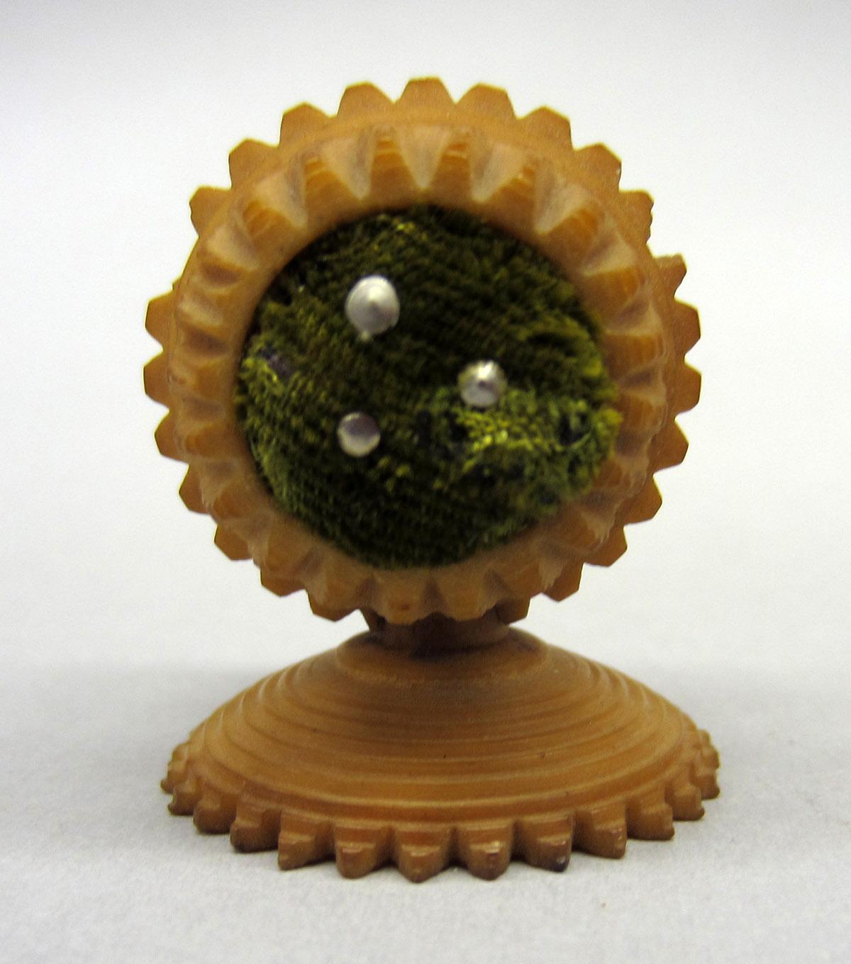 2012.0024.039 Pin cushion, Cushion 2