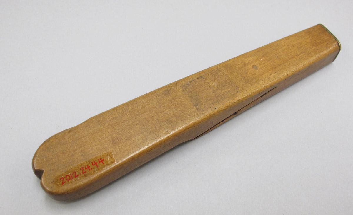2012.0024.044 Knitting sheath, Rear 1